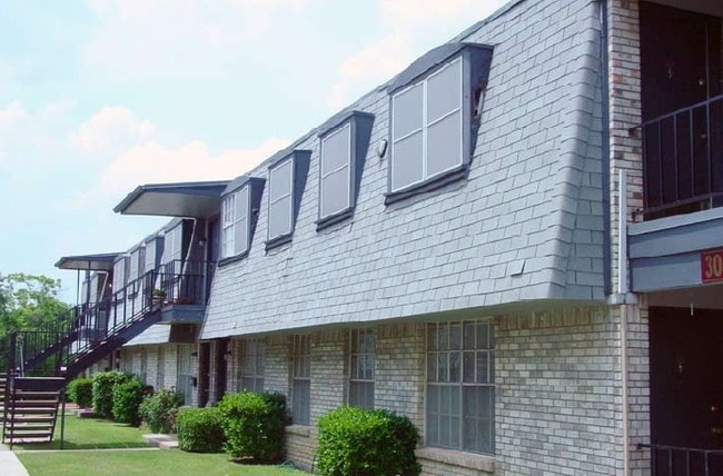 Building Photo - Oaks at Jane Lane