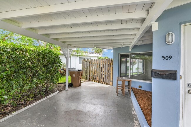 Photo - 909 SE 16th Pl