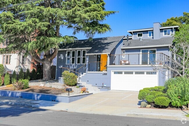 Building Photo - Stunning East Richmond Heights Home!