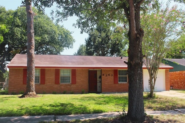 5747 Greencraig Dr