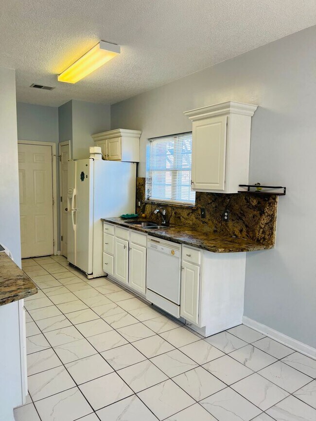 Photo - 3/2 Available Now