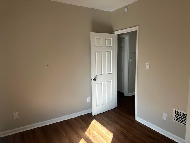 Photo - 3224 Gladstone St