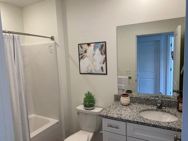 Photo - Elmwood Lake Apartments