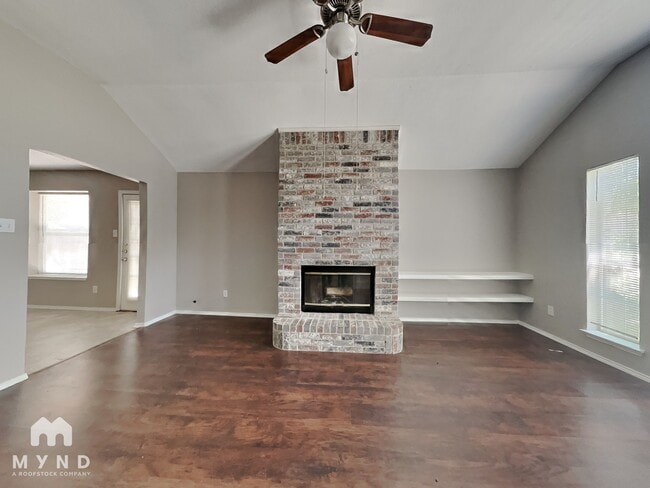 Building Photo - 327 W Little Creek Rd