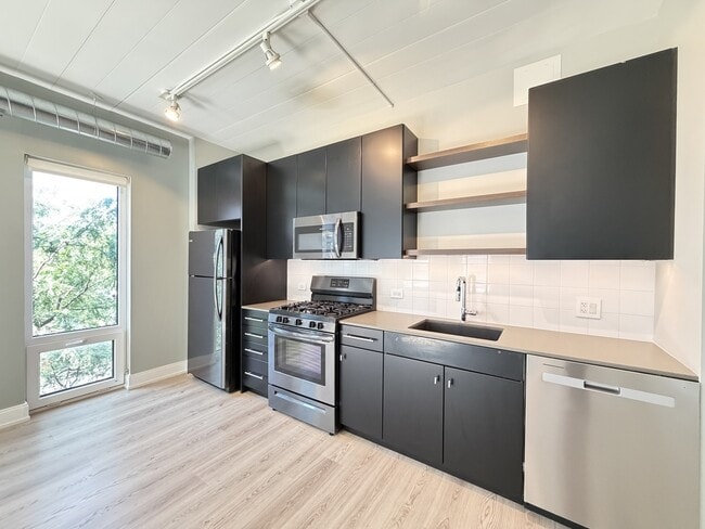 Photo - 941 W Belmont Ave Unidad 702