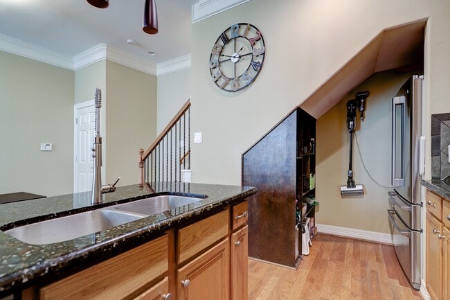 Photo - 1530 W 25th St