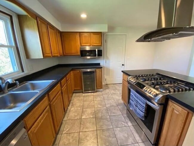 Building Photo - 1009 Beechwood Ln