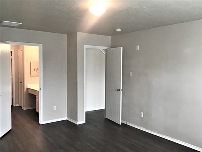 Photo - 9530 Belleclaire Ln