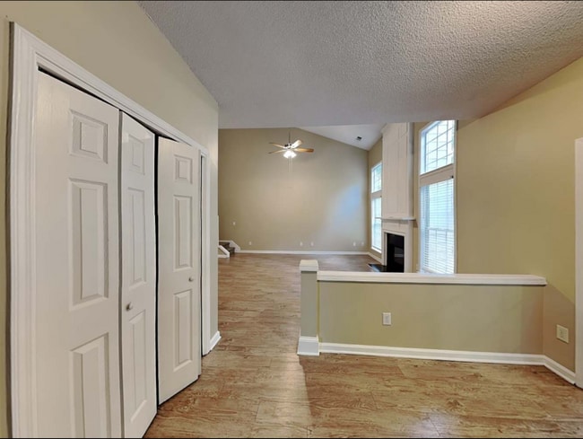 Photo - 2930 Cottesford Way SE