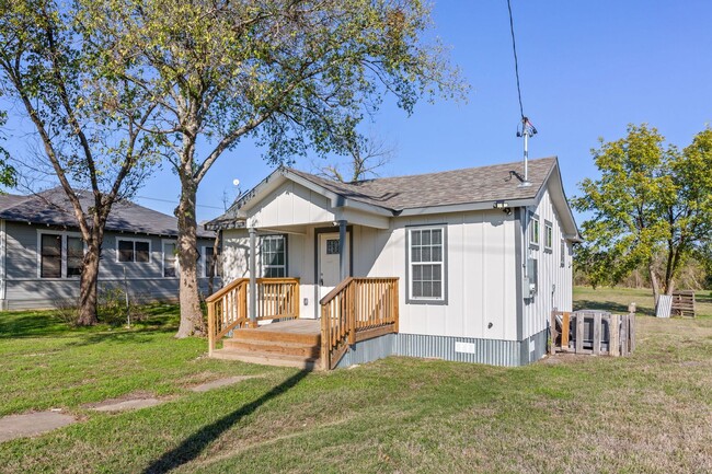 Photo - 603 E 3rd St