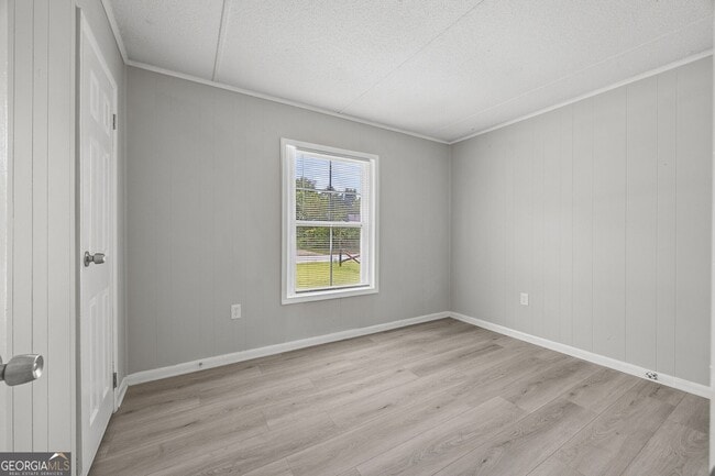 Building Photo - 2830 Village Green Dr