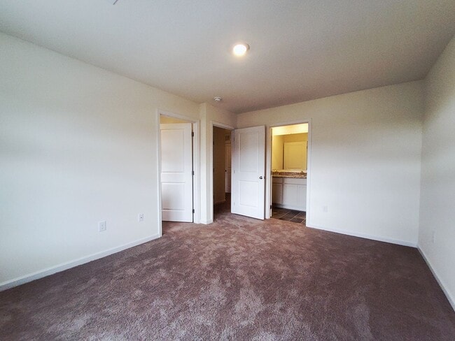 Photo - Kodak 37764 - 3 bedroom 2.5 bath townhouse - call Dustin Walker 865-221-0197