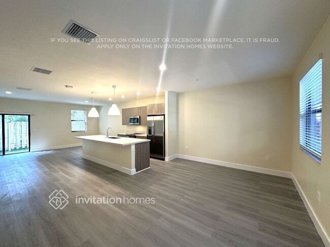 Photo - 10437 NW 82nd St