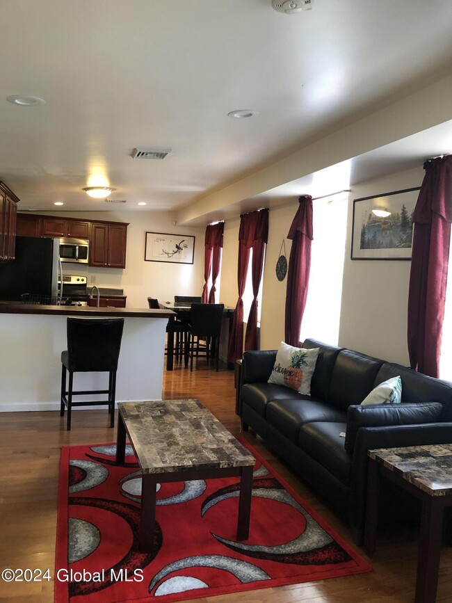 Building Photo - 277 Congress St Unit 3