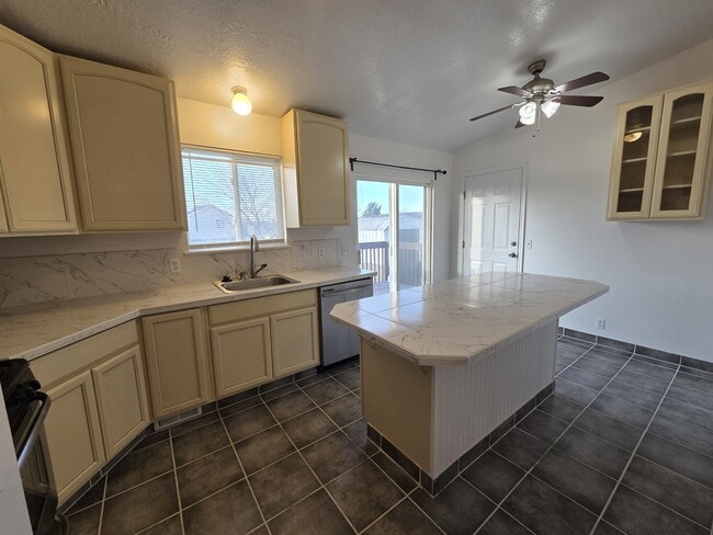 Photo - 1122 Southwest Dr