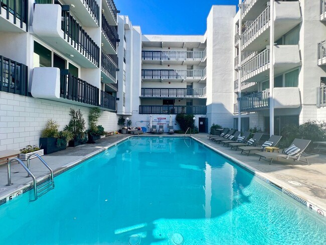 Photo - 2 Bed / 2 Bath Condo with Panoramic Ocean ... Unit 303