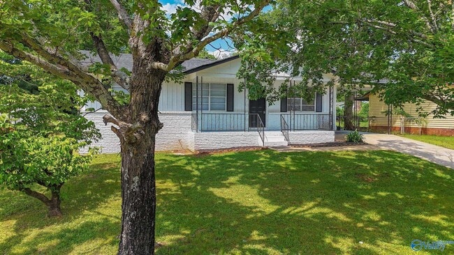 Photo - 629 Dawson Terrace NW