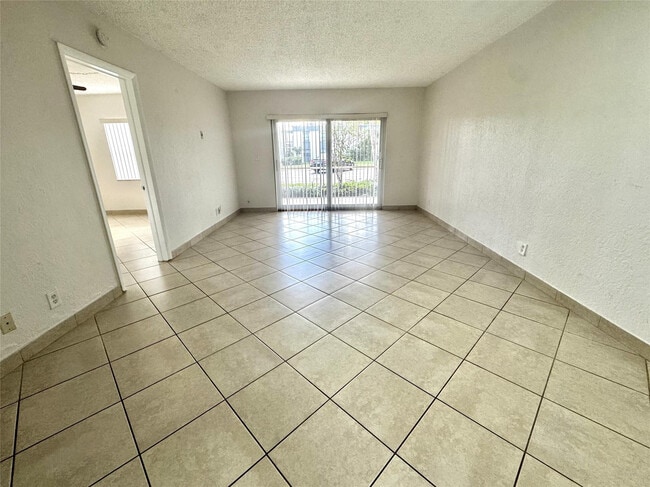 Photo - 770 SE 2nd Ave Unidad A107