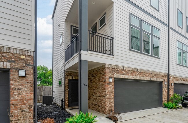 Photo - 756 W Donovan St