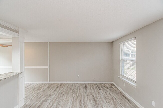 Photo - 109 Castle Bay Ct