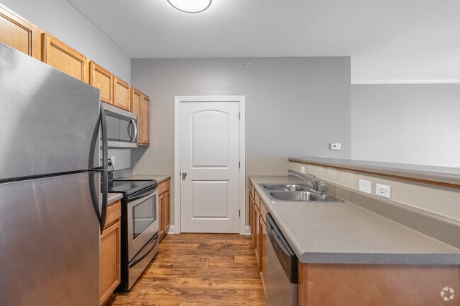 1BR, 1BA - The Cherry Blossom - 740SF - Kitchen - Covington Oaks