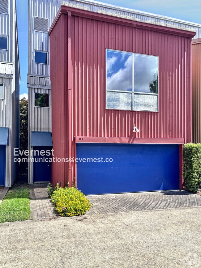 Building Photo - 666 Lester St Rental