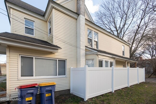 Photo - 416 5th St NW