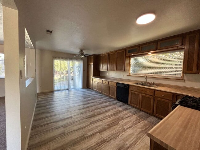 Photo - Refreshed 4bed 2bath in Roseville