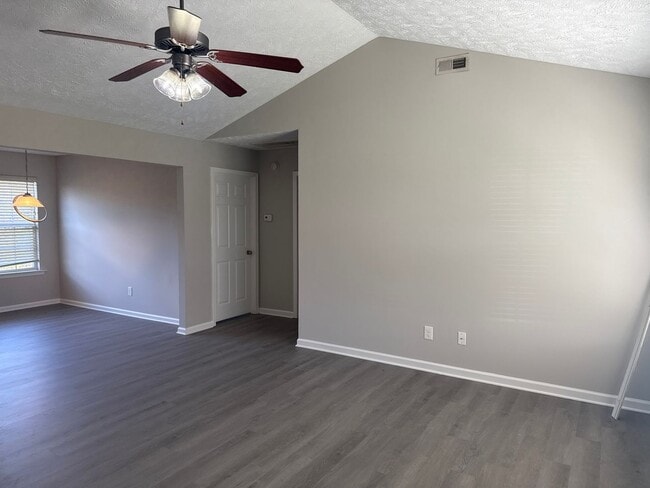 Photo - 1405 Bairdscorner Dr