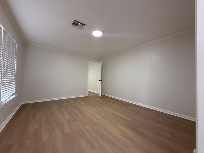 Photo - FOR RENT – NEWLY REMODELED