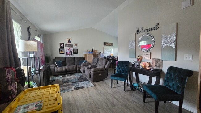 Photo - 122 Canton Ln