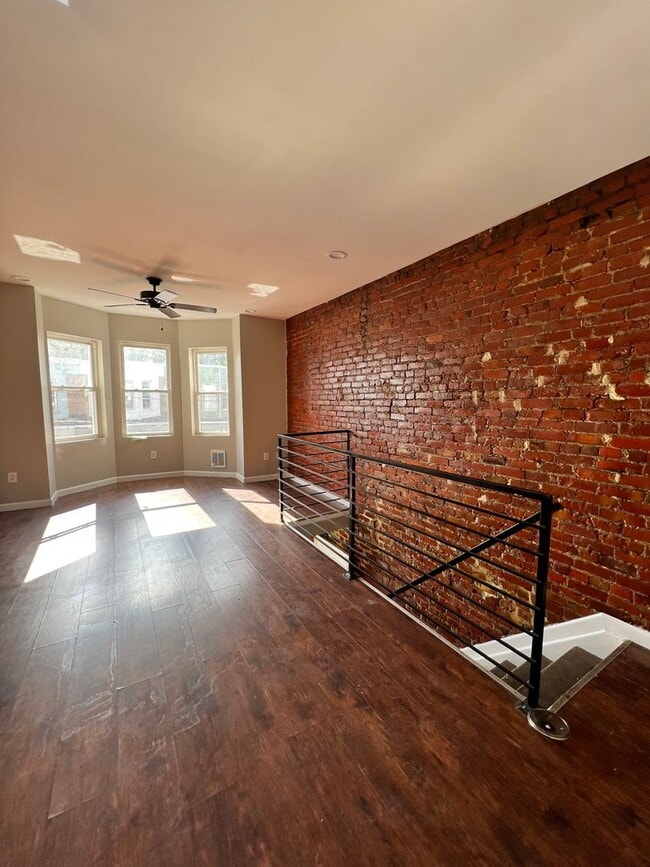 Photo - 1867 Clarence St Unit 2nd Floor