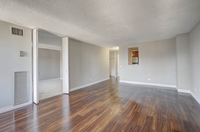 Photo - 118 W Chestnut St Unit 702