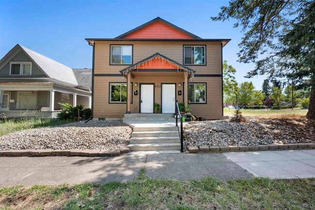 Building Photo - W Shannon Duplex Unit C Rental