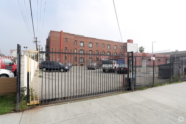 Photo - 2913 Flower St