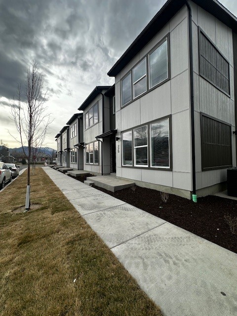 Building Photo - Springville 775