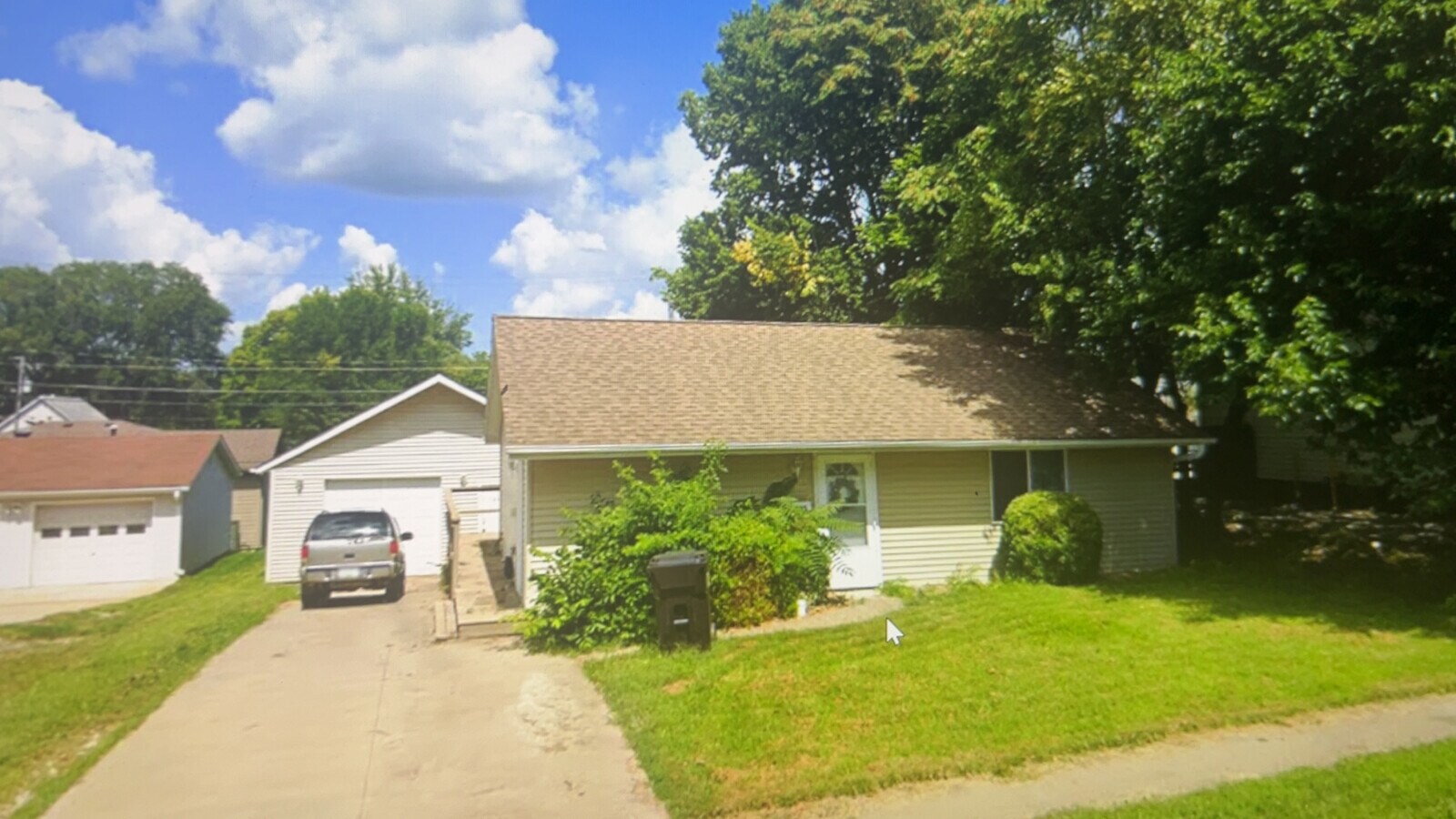 Photo - 1005 E Main St