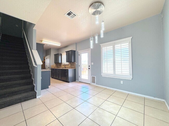 Photo - Gorgeous 5bed/3bath Refrig A/C with 2 Master Bedrooms!
