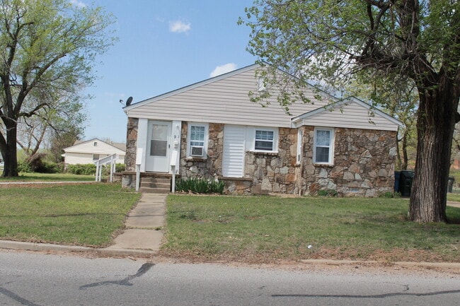 Building Photo - Close to Tinker