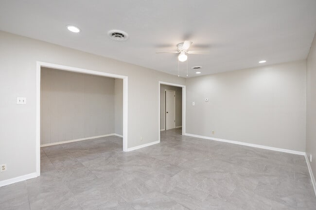 Photo - 207 Blanco Dr
