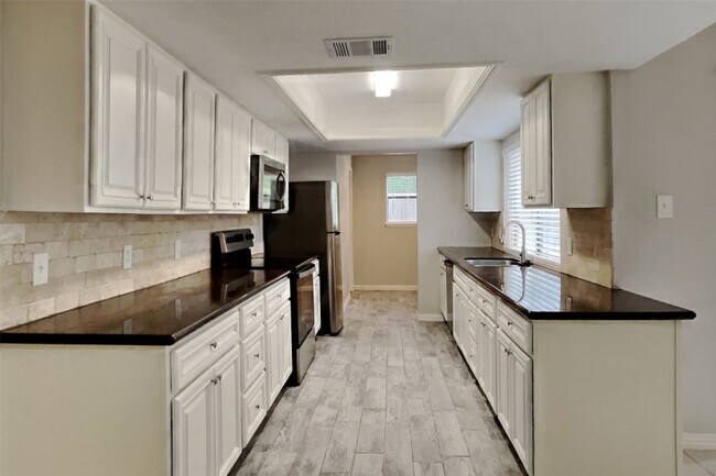 Photo - 18106 Navajo Trail Dr