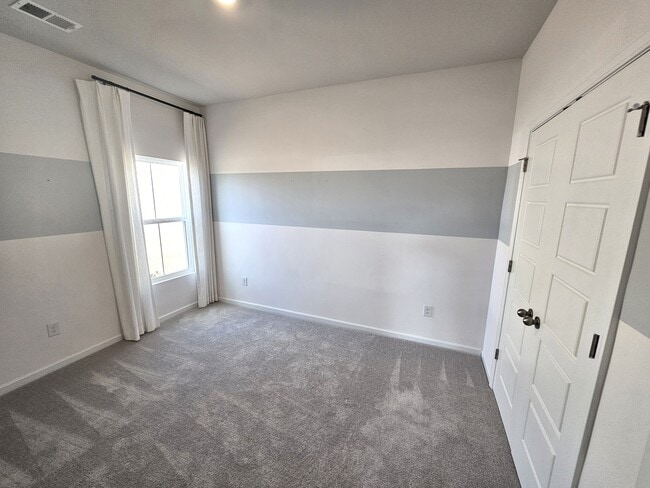 Photo - 108 Saddle St