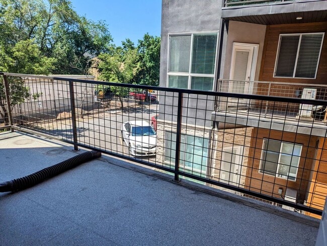 Building Photo - 1 Bedroom 1 bath in SLC! Unit 208