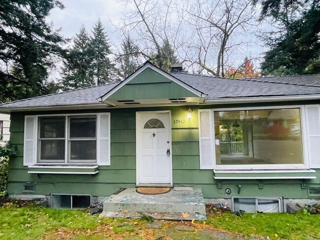 Building Photo - Wonderful 2-bed, 2-bath home in North Seattle