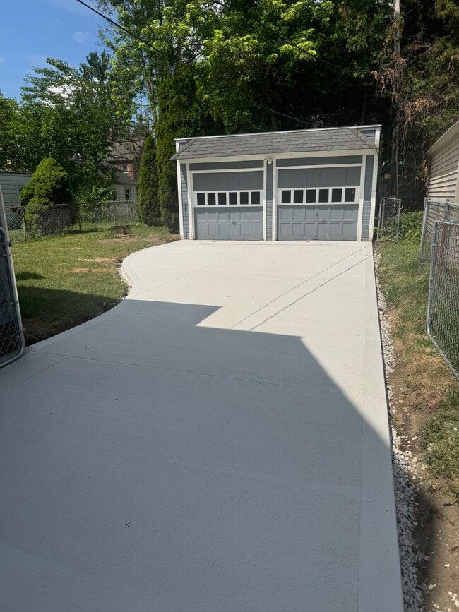 Photo - 4345 Lowe Rd