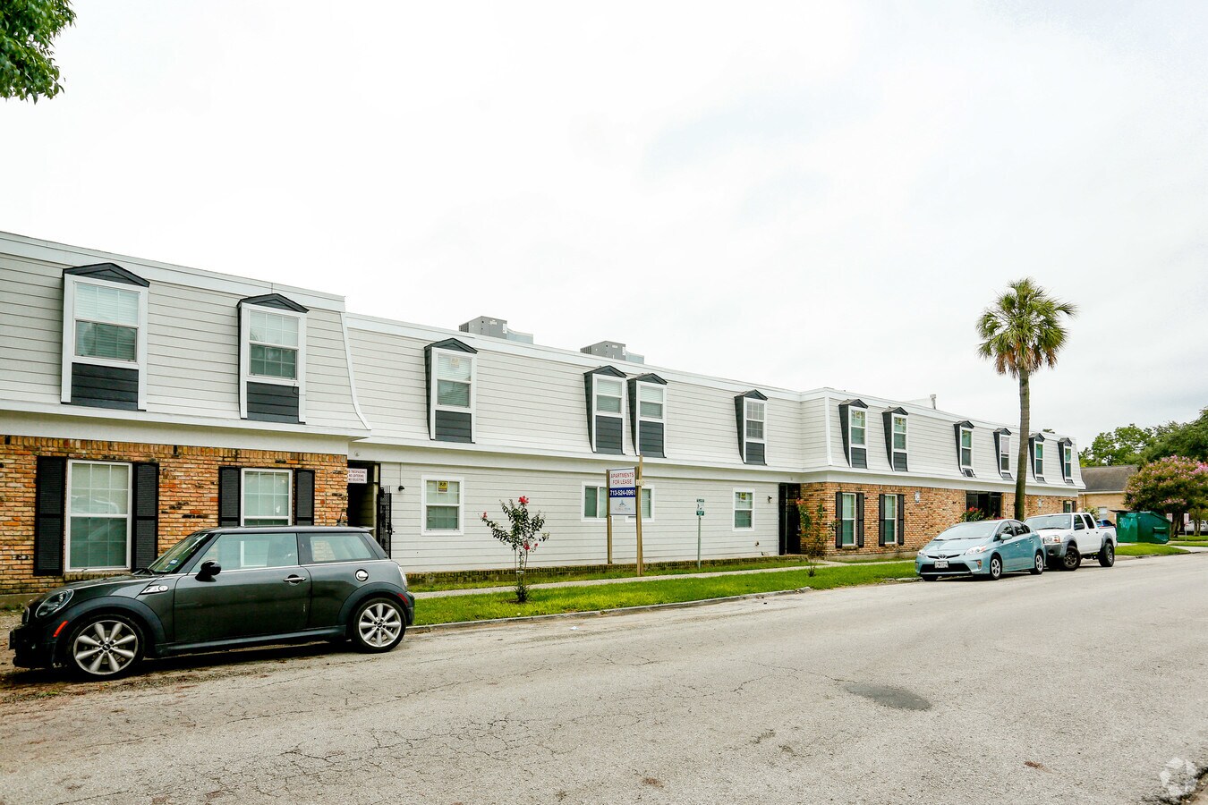 Photo - Montrose Apartments