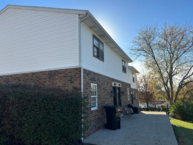 Photo - 114 Oakmont Ln