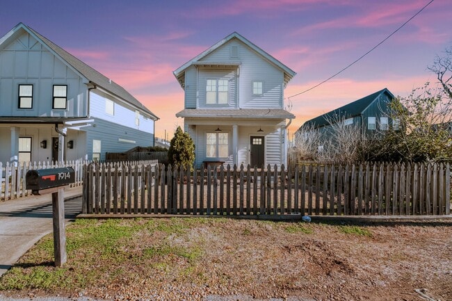 Photo - 1914 Owen St