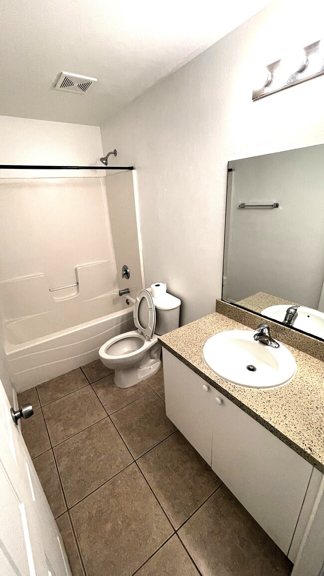 Photo - 219 E 12 ST