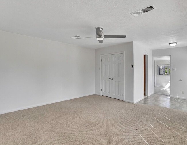 Photo - 2044 Thonig Rd